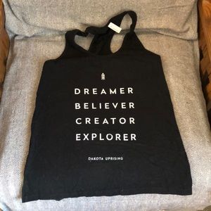 Dakota Uprising black tank L